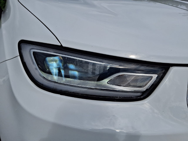Used 2024 Chrysler Pacifica Touring-L FWD image 2