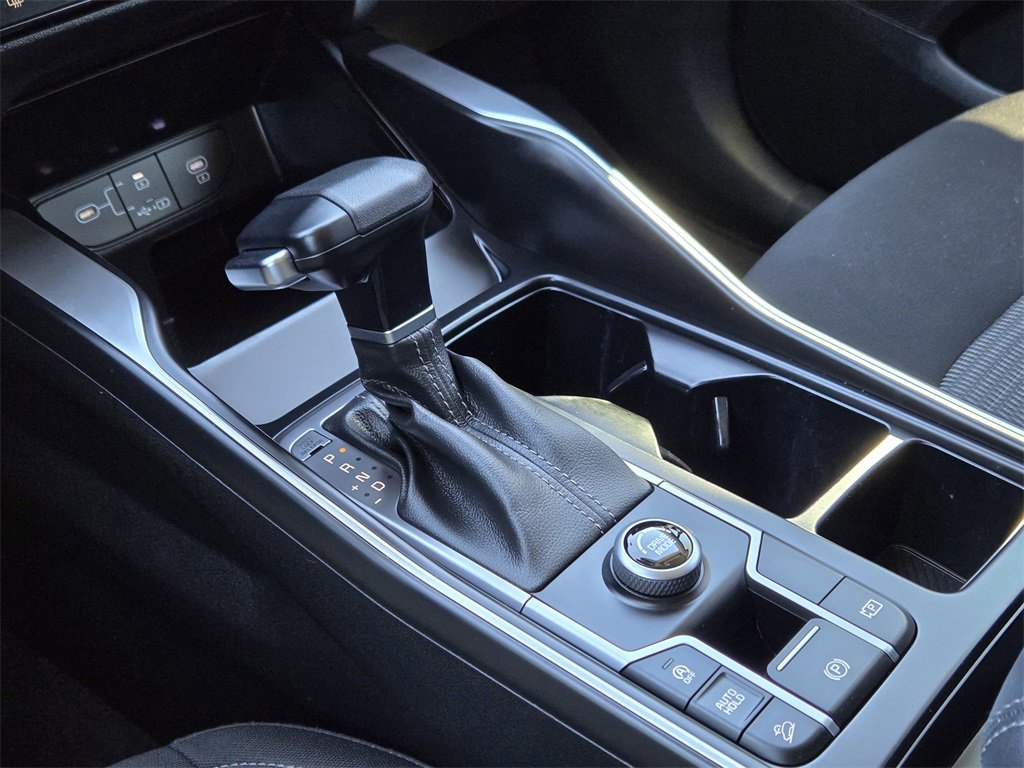 Certified 2025 Kia Sorento LX image 9