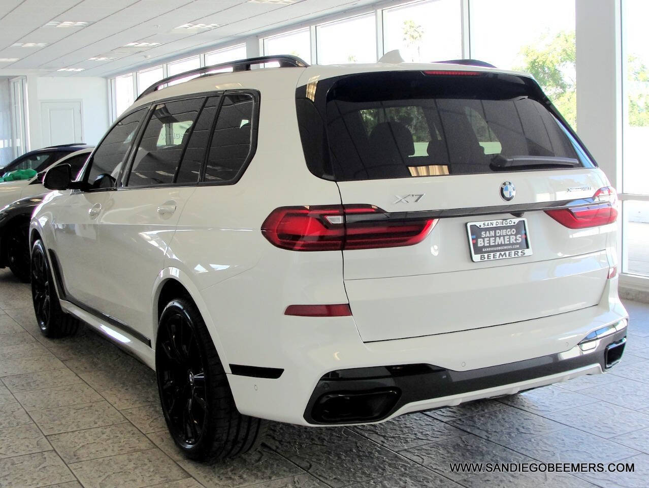 Used 2022 BMW X7 xDrive40i w/ M Sport Package AWD/4WD image 55