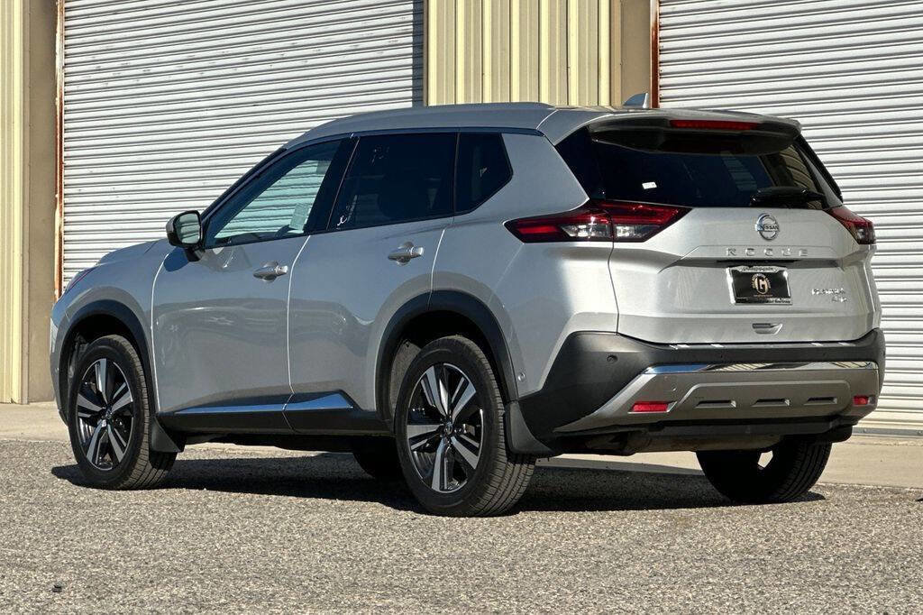 Used 2021 Nissan Rogue Platinum image 4