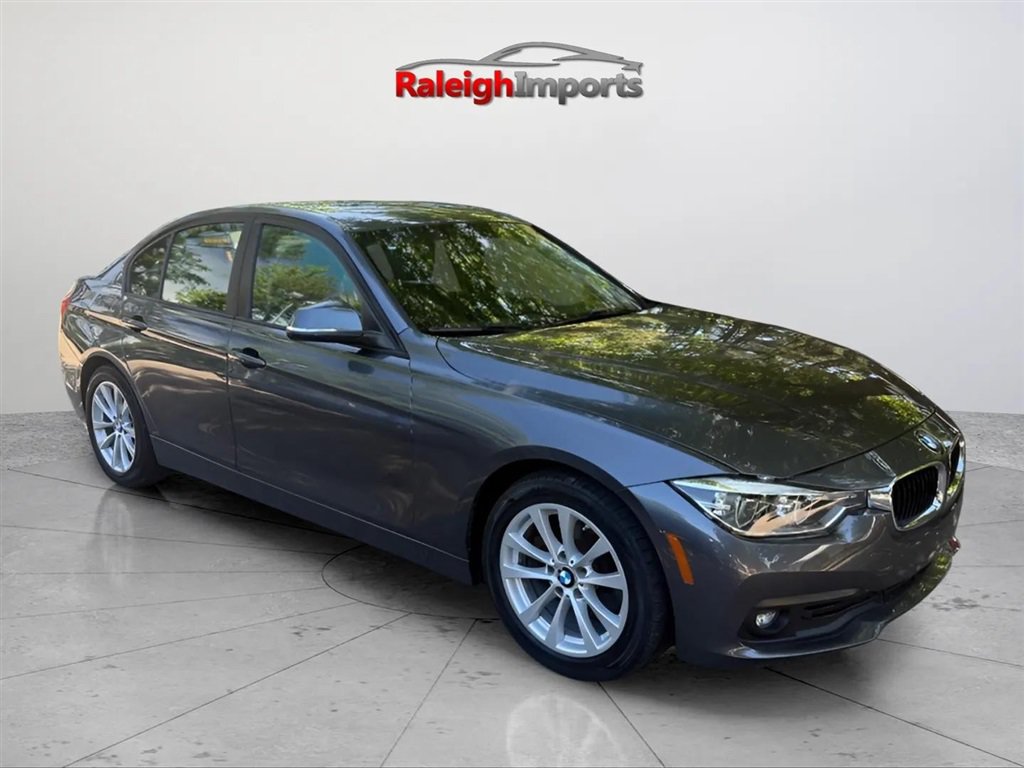 Used 2018 BMW 320i Sedan RWD image 4