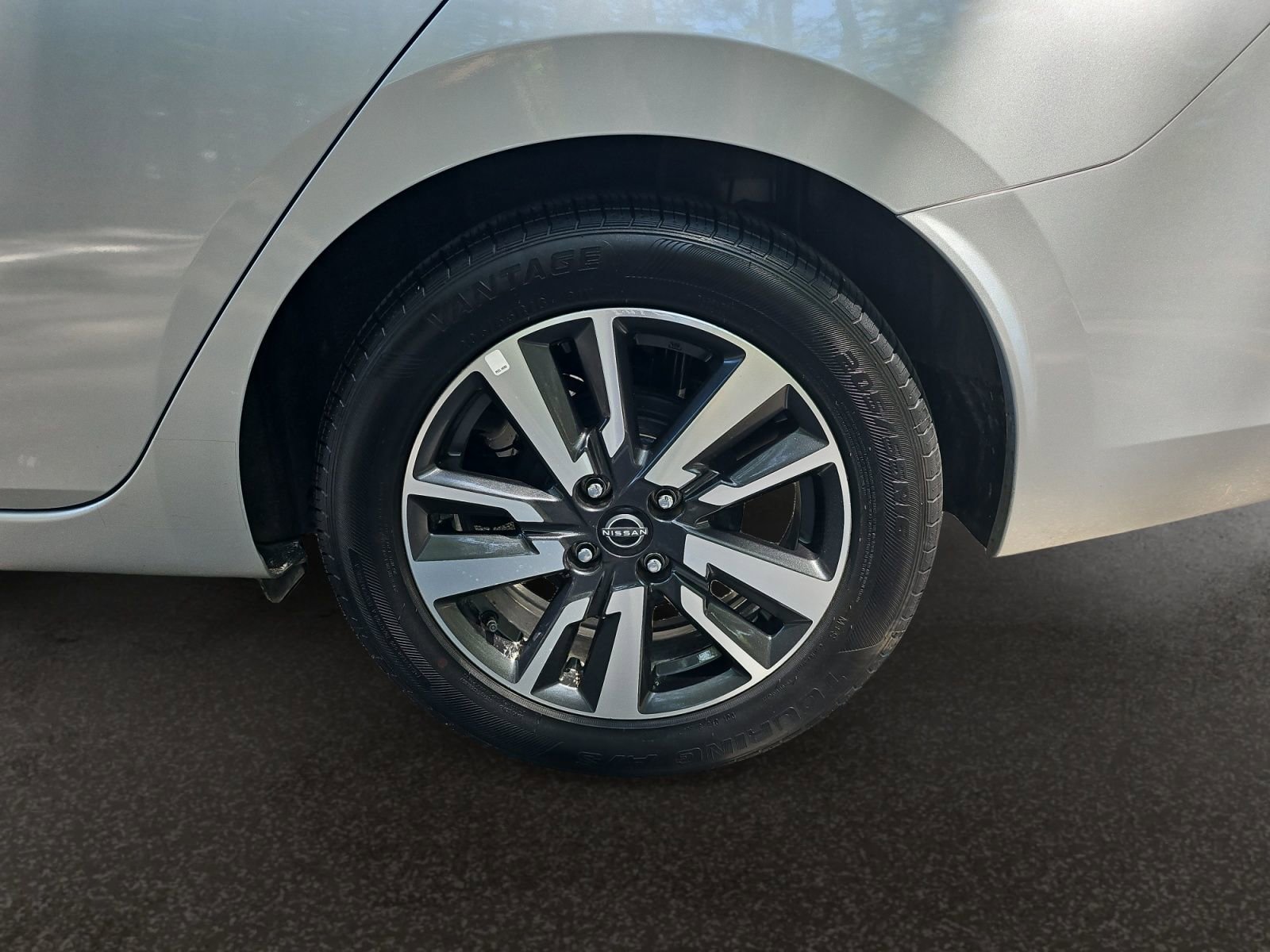 Used 2025 Nissan Versa SV FWD image 40