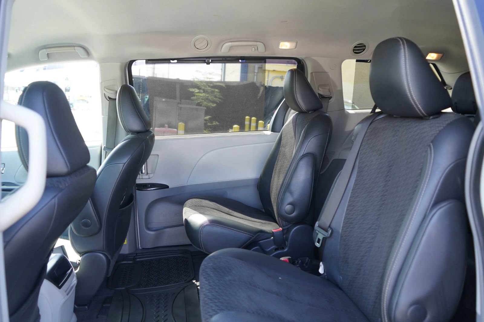 Used 2014 Toyota Sienna SE FWD image 16