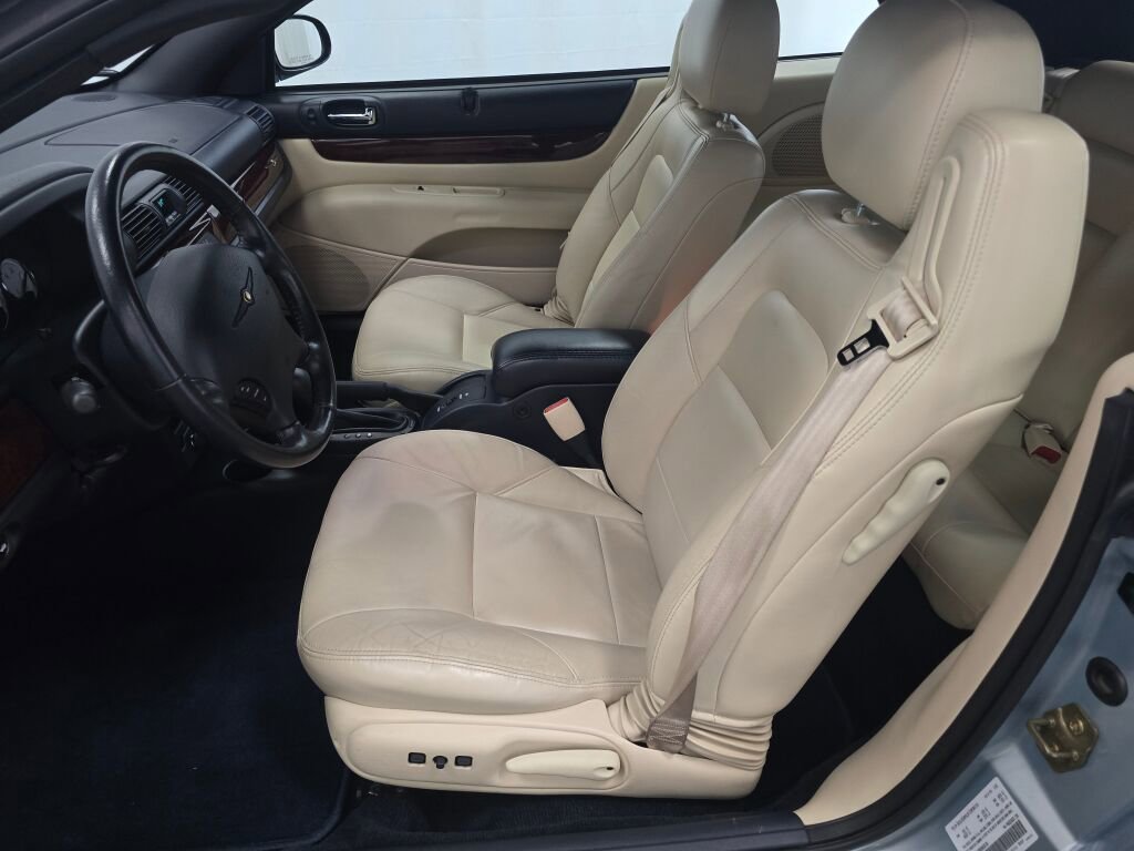Used 2003 Chrysler Sebring Limited image 93
