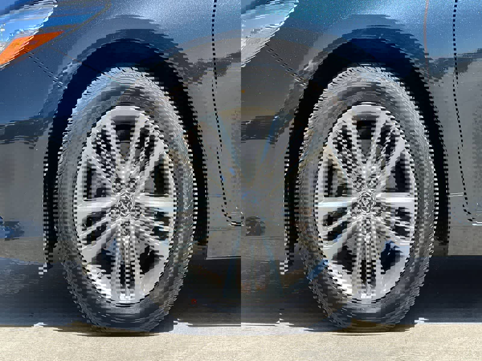 Used 2015 Toyota Camry SE w/ Moonroof Package image 25