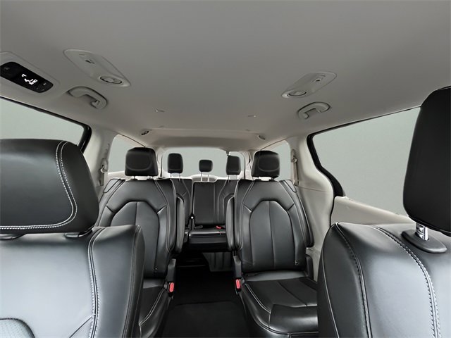 Used 2024 Chrysler Pacifica Touring-L image 50