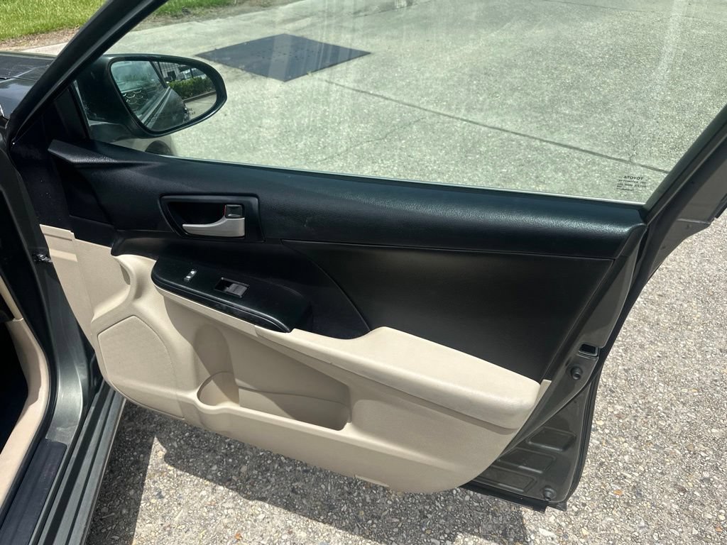 Used 2014 Toyota Camry LE FWD image 11