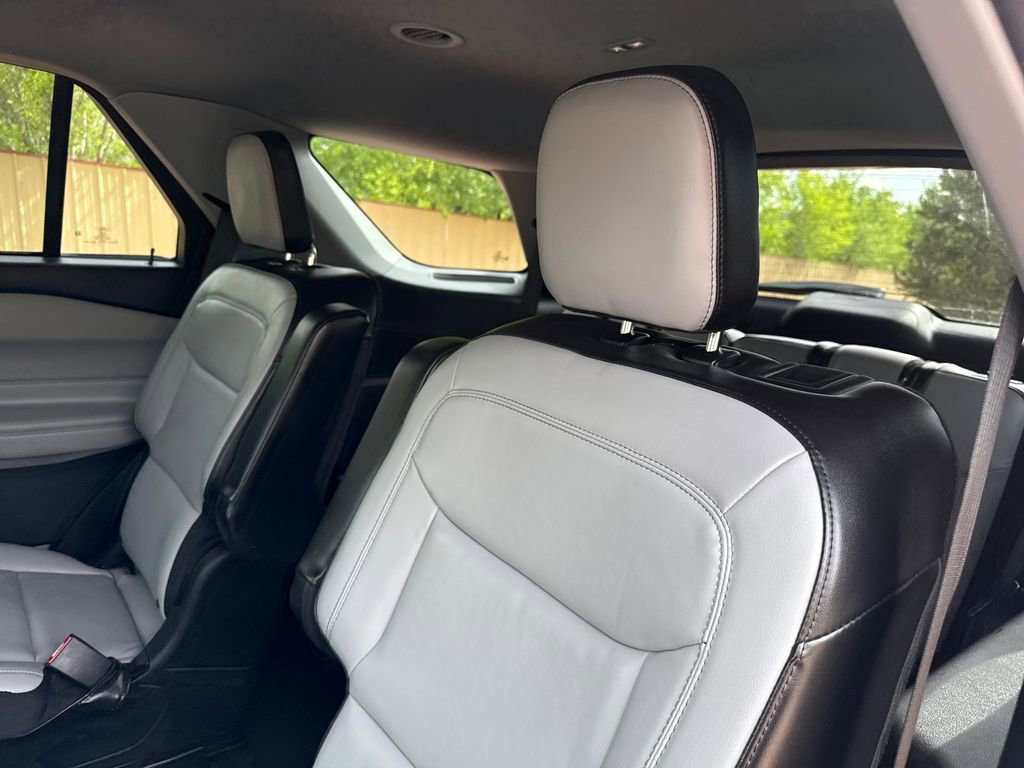 Used 2021 Ford Explorer XLT w/ Equipment Group 202A AWD/4WD image 19