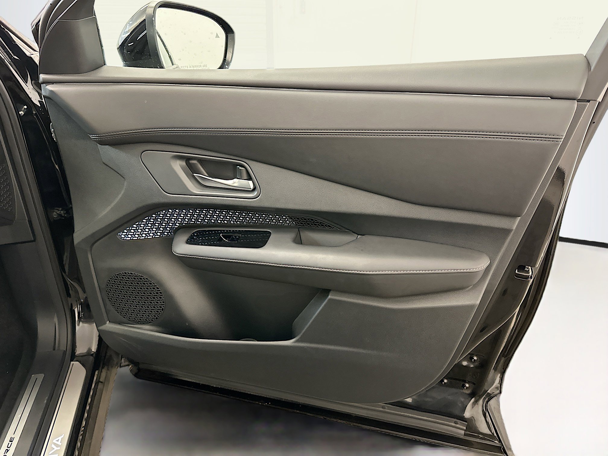 Used 2023 Nissan Ariya AWD image 33