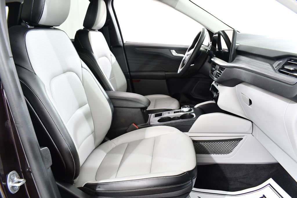 Used 2023 Ford Escape Platinum image 10