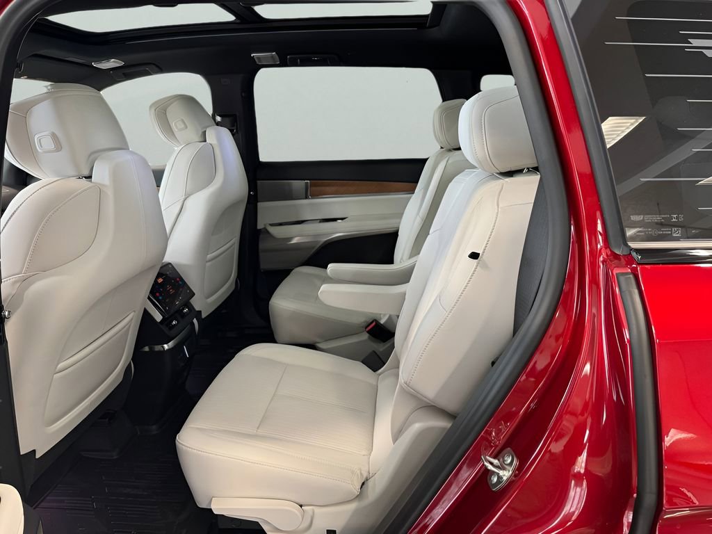 New 2026 Cadillac Vistiq Sport w/ LPO, Floor Liner Package AWD/4WD image 12