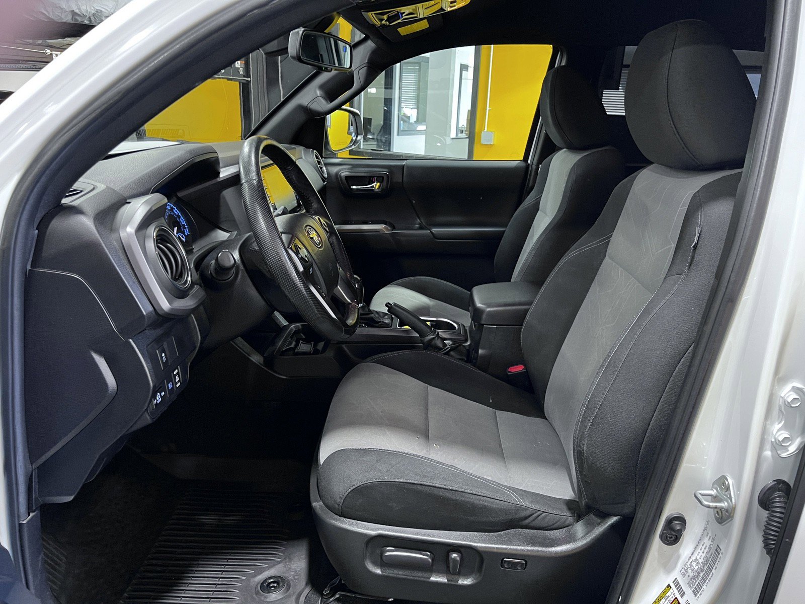 Used 2023 Toyota Tacoma TRD Off-Road image 15