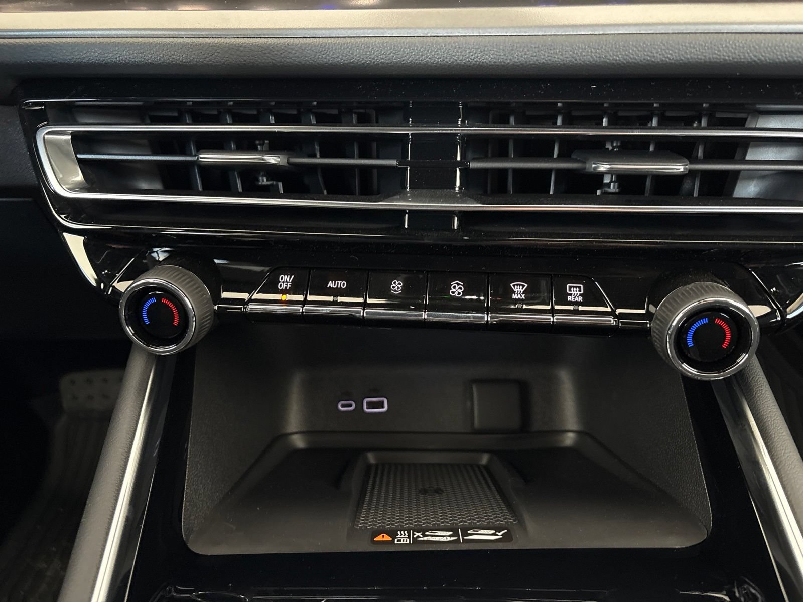 New 2026 Chevrolet Traverse LT w/ Midnight/Sport Edition FWD image 27