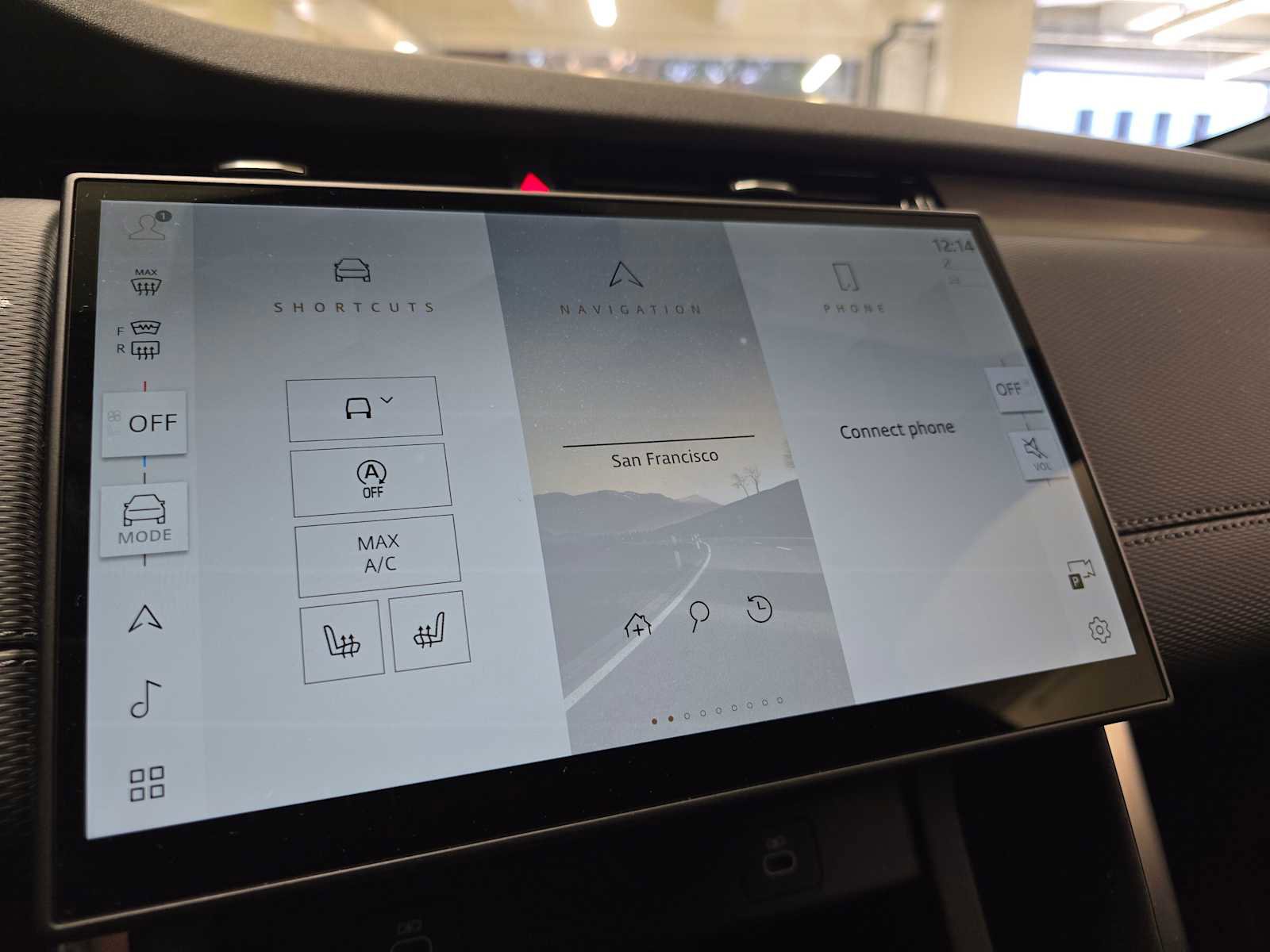 Certified 2025 Land Rover Discovery Sport Dynamic SE image 31