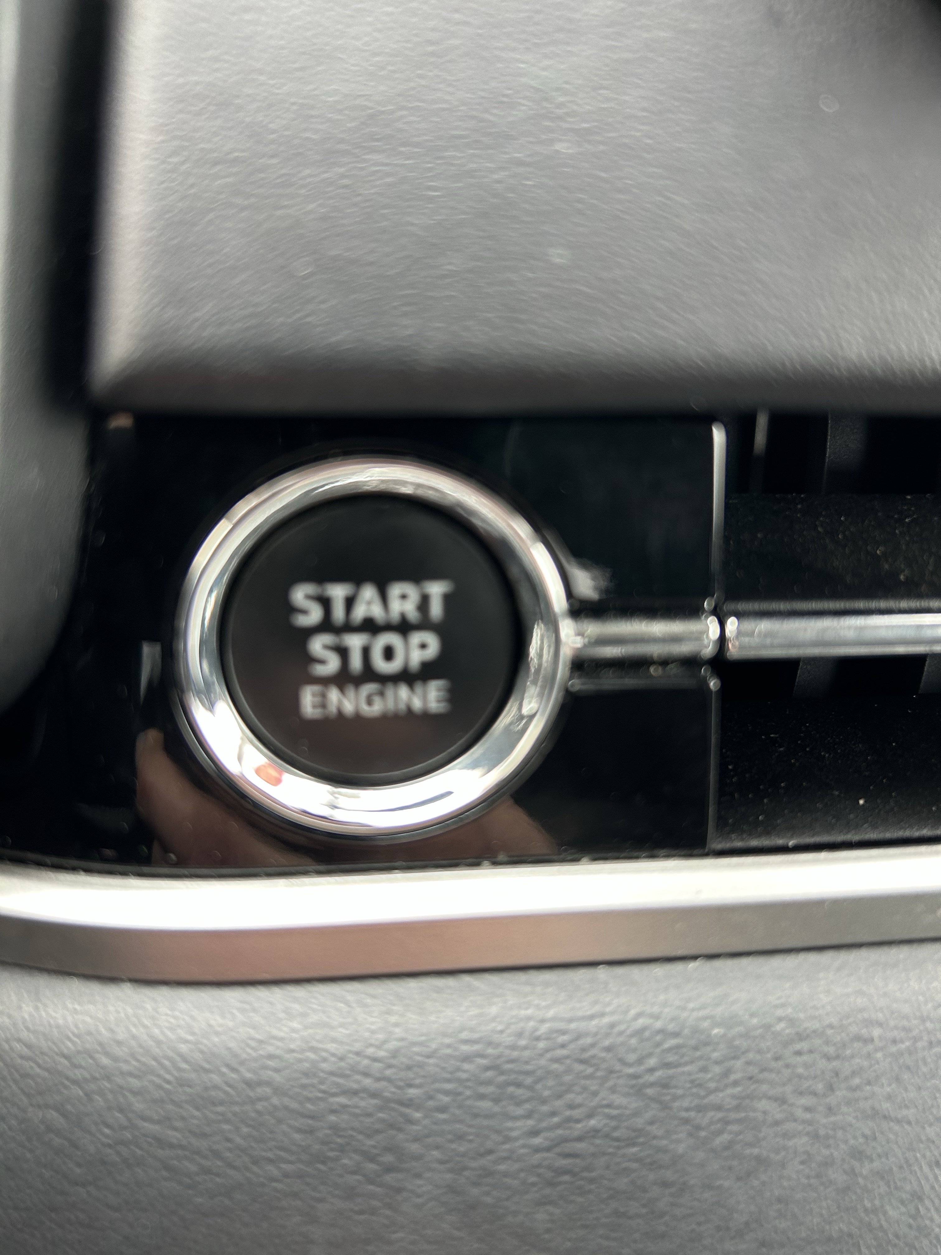 Used 2024 Mitsubishi Outlander SE image 28