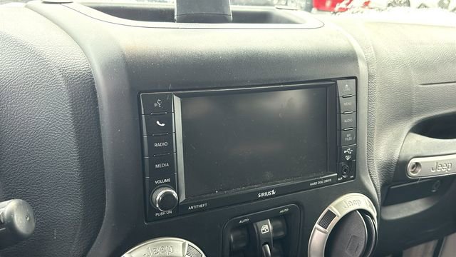 Used 2017 Jeep Wrangler Unlimited Sahara w/ Connectivity Group image 18