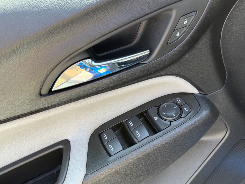Used 2024 Chevrolet Equinox LS w/ LS Convenience Package image 11