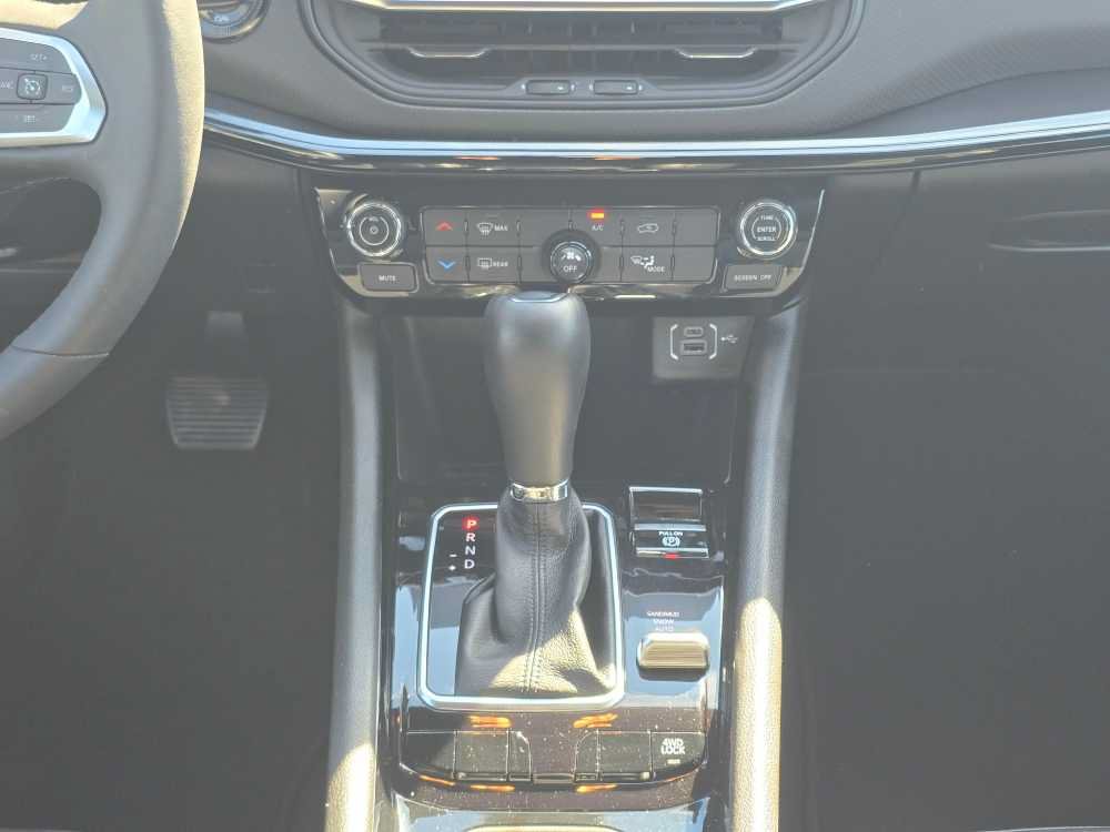 Used 2025 Jeep Compass Latitude w/ Altitude Special Edition AWD/4WD image 13