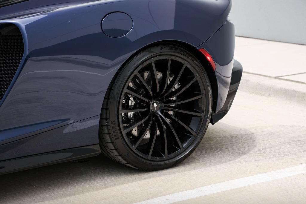 Used 2020 McLaren GT RWD image 30