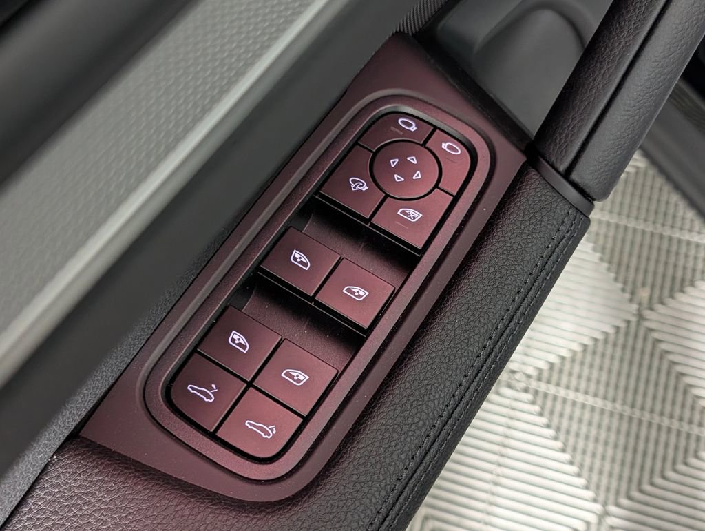 Certified 2025 Porsche Cayenne S image 27