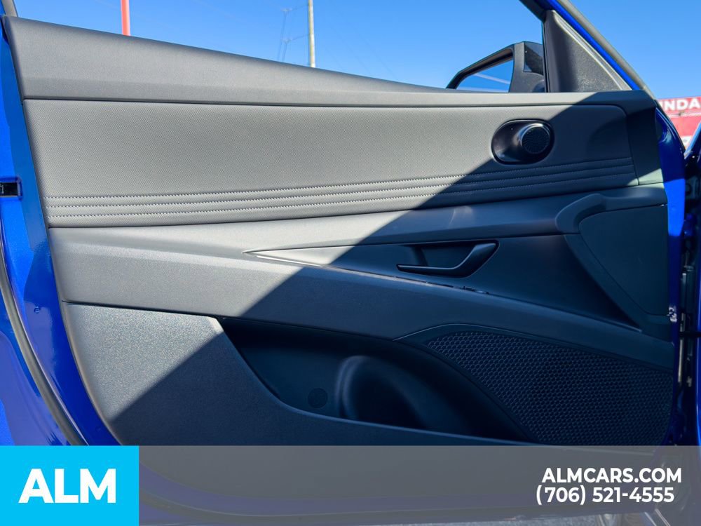 Used 2025 Hyundai Elantra Sport image 11