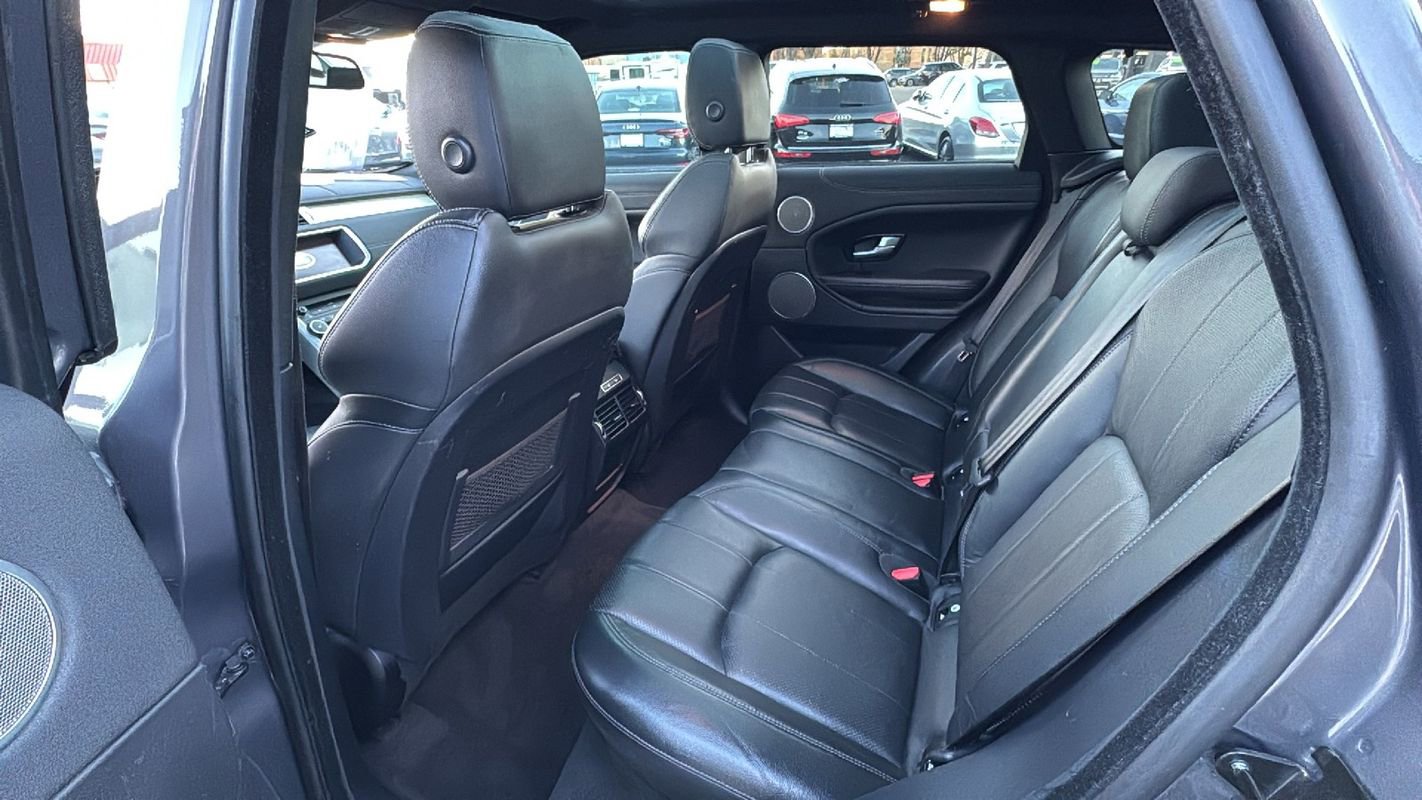 Used 2017 Land Rover Range Rover Evoque SE image 13