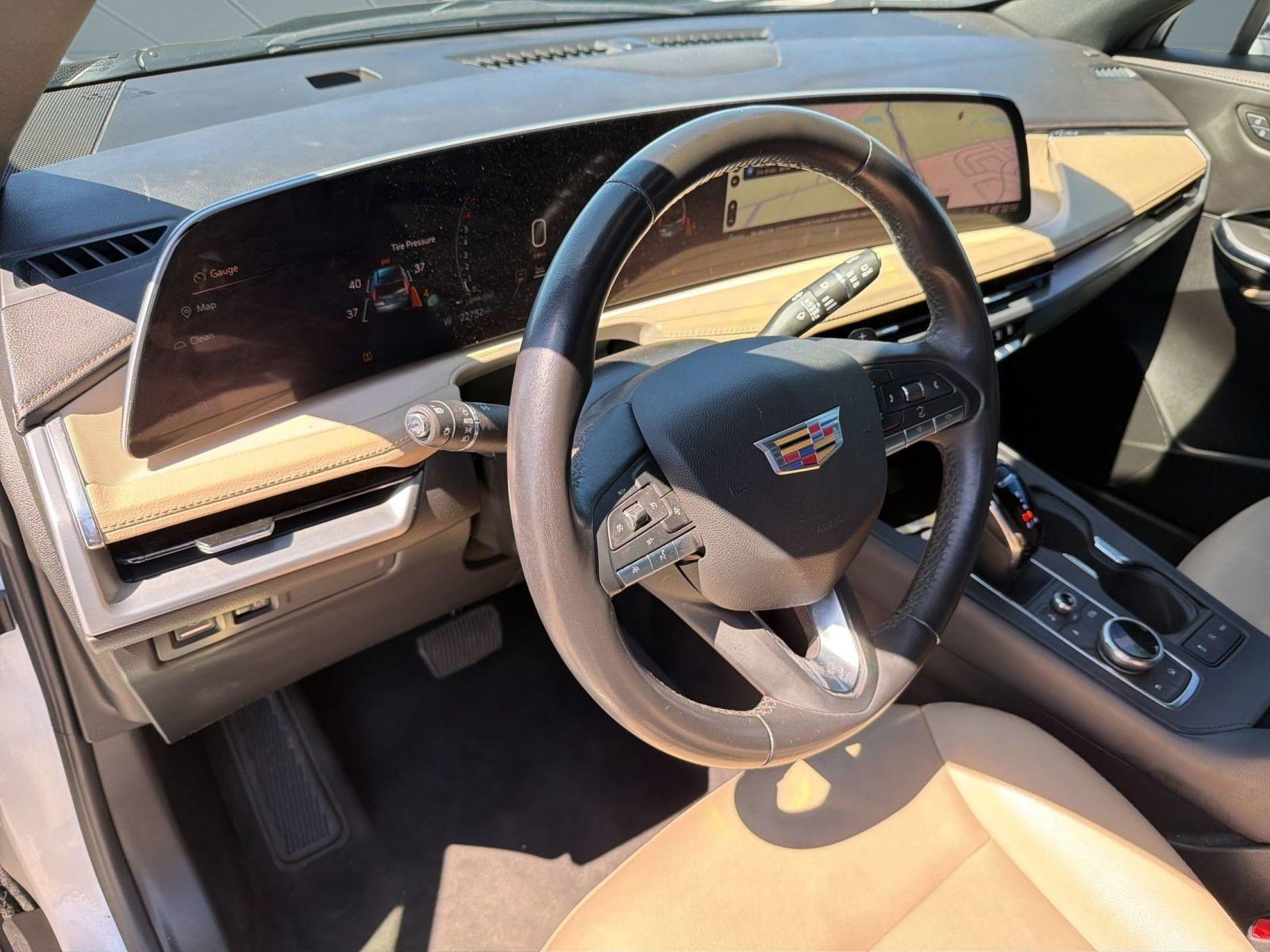 Used 2024 Cadillac XT4 Luxury w/ LPO, Floor Liner Package image 4