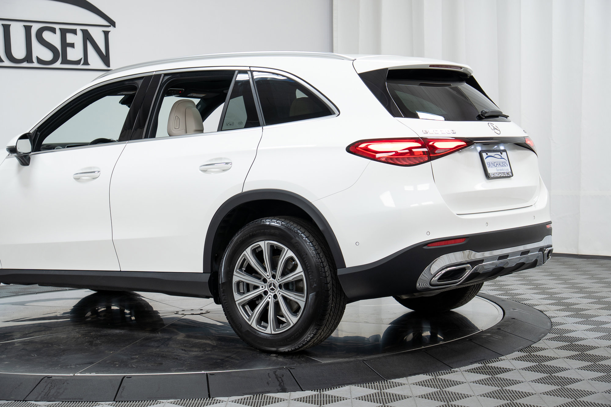 Used 2025 Mercedes-Benz GLC 300 4MATIC image 29