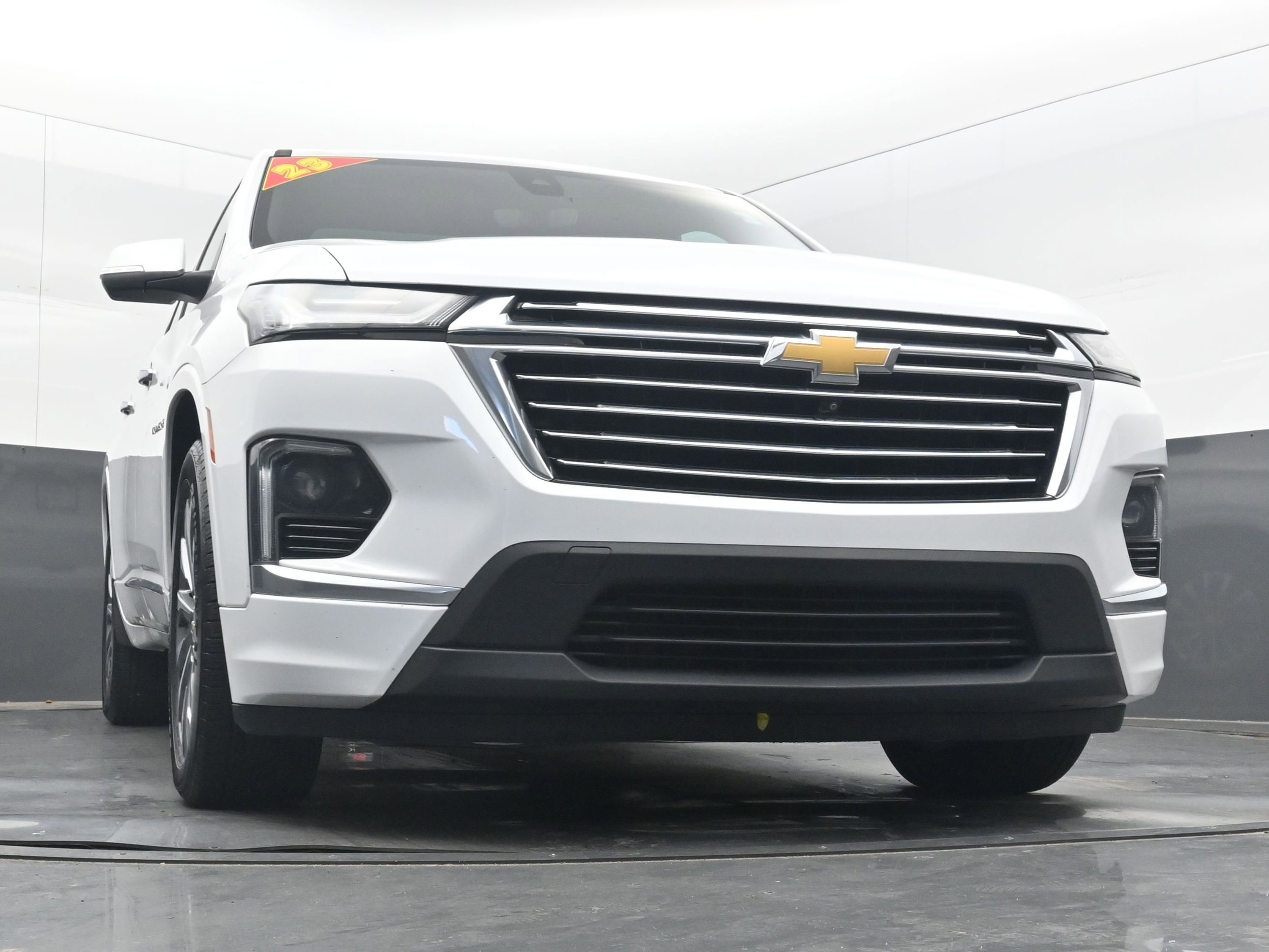 Used 2023 Chevrolet Traverse Premier image 24