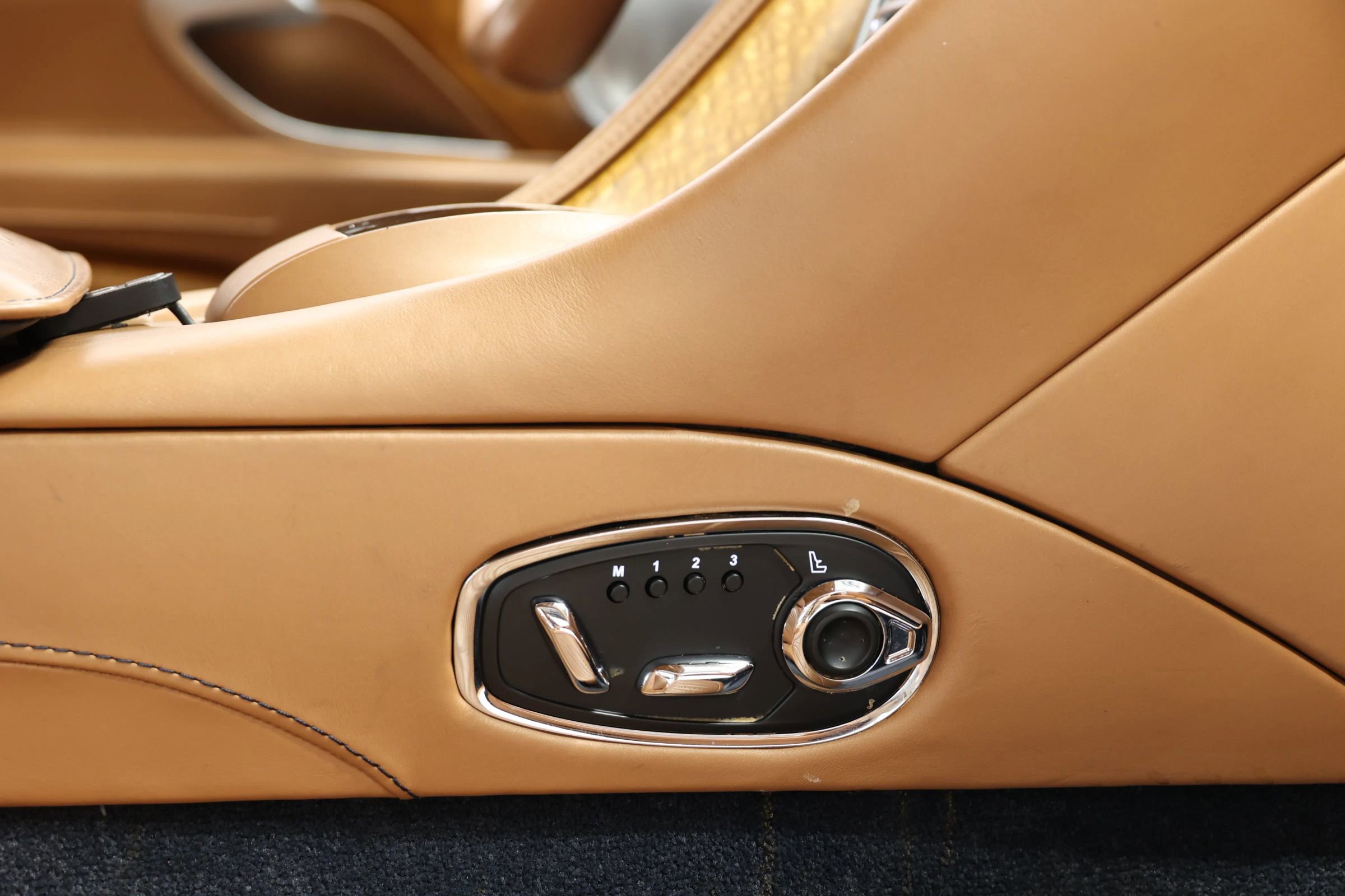 Used 2017 Aston Martin DB11 V12 image 80