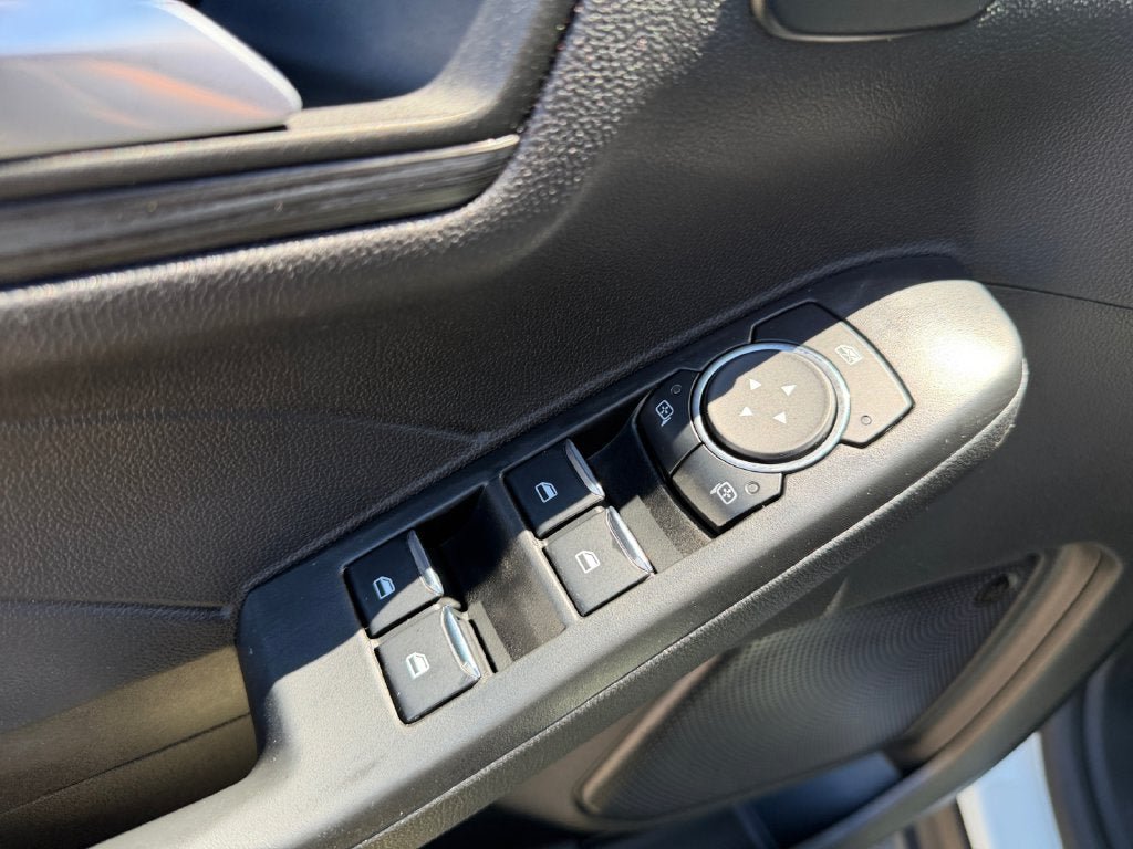 Used 2025 Ford Escape SE w/ PHEV Premium Package FWD image 22