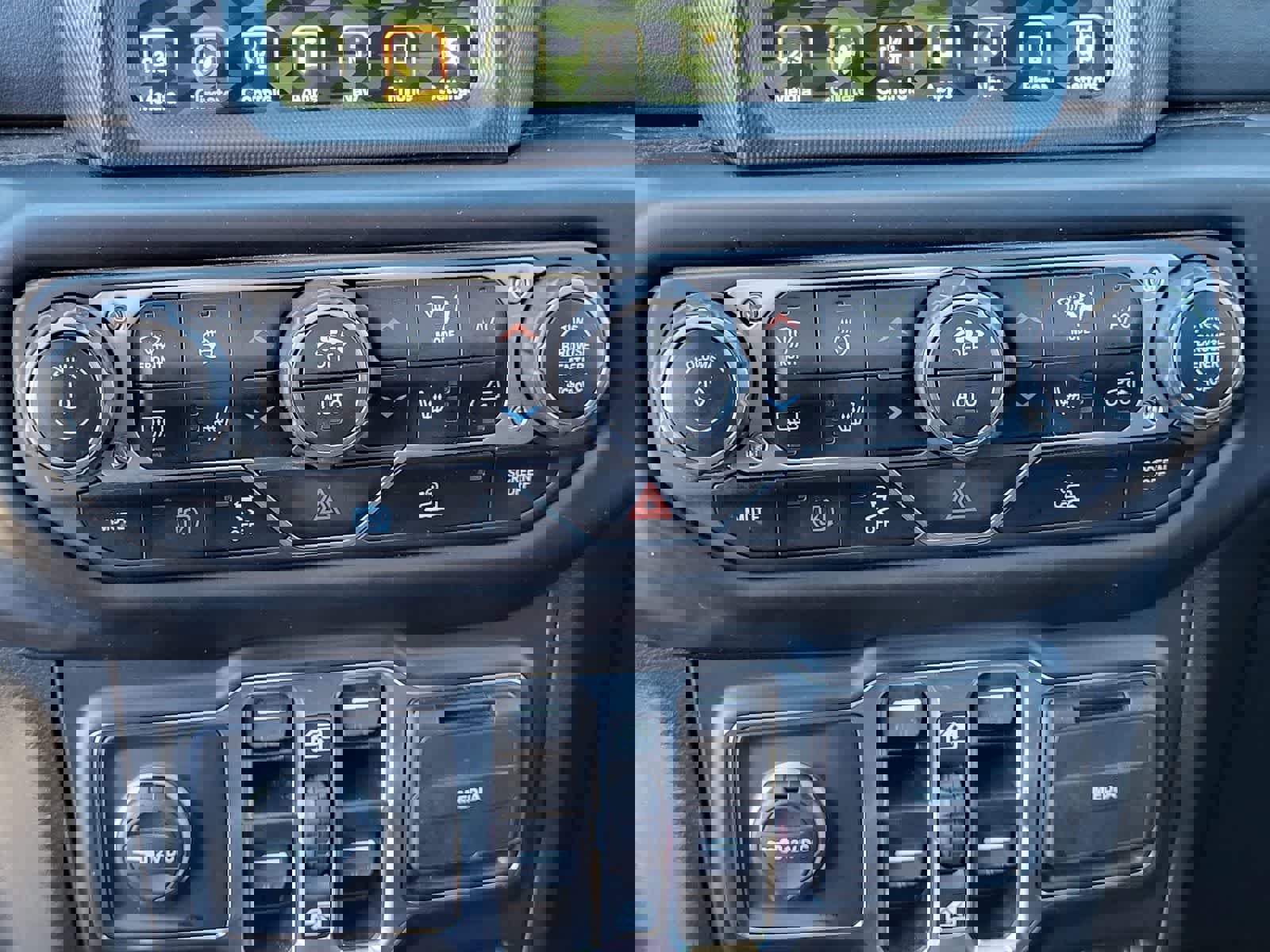 Used 2022 Jeep Wrangler Unlimited Sahara w/ Cold Weather Group image 23