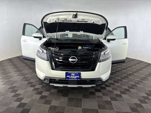 Used 2022 Nissan Pathfinder SL w/ SL Black Package AWD/4WD image 13