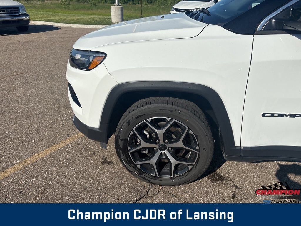 Used 2025 Jeep Compass Limited AWD/4WD image 30