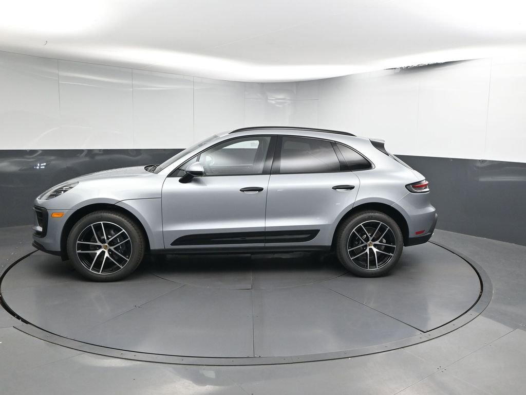 Used 2025 Porsche Macan image 2