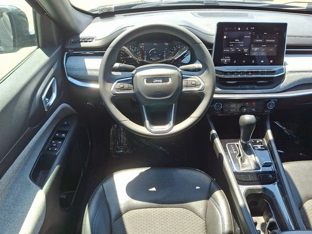 Used 2024 Jeep Compass Latitude AWD/4WD image 11