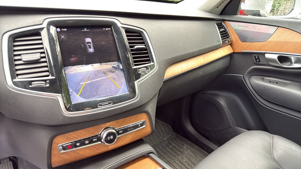 Used 2023 Volvo XC90 B6 Plus w/ Protection Package AWD/4WD image 32