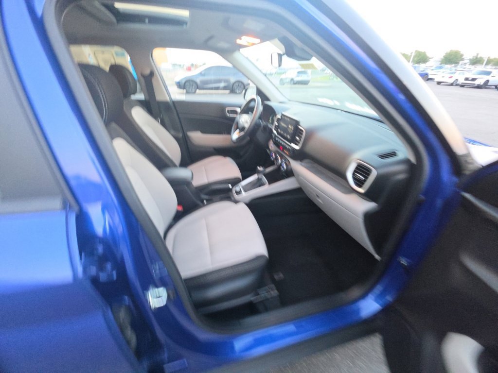 Used 2025 Hyundai Venue SEL FWD image 30