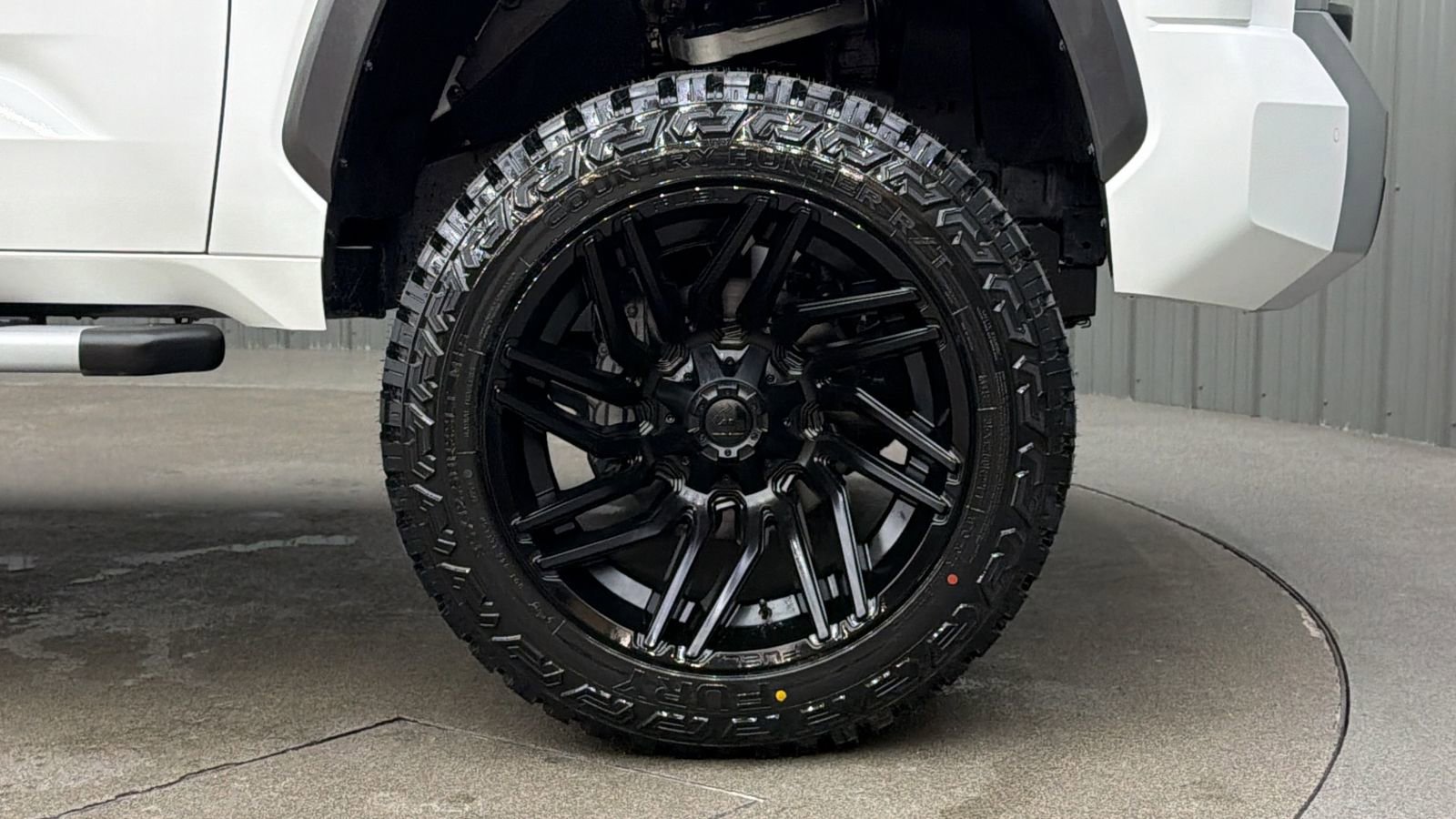 Used 2025 Toyota Tundra Limited image 9