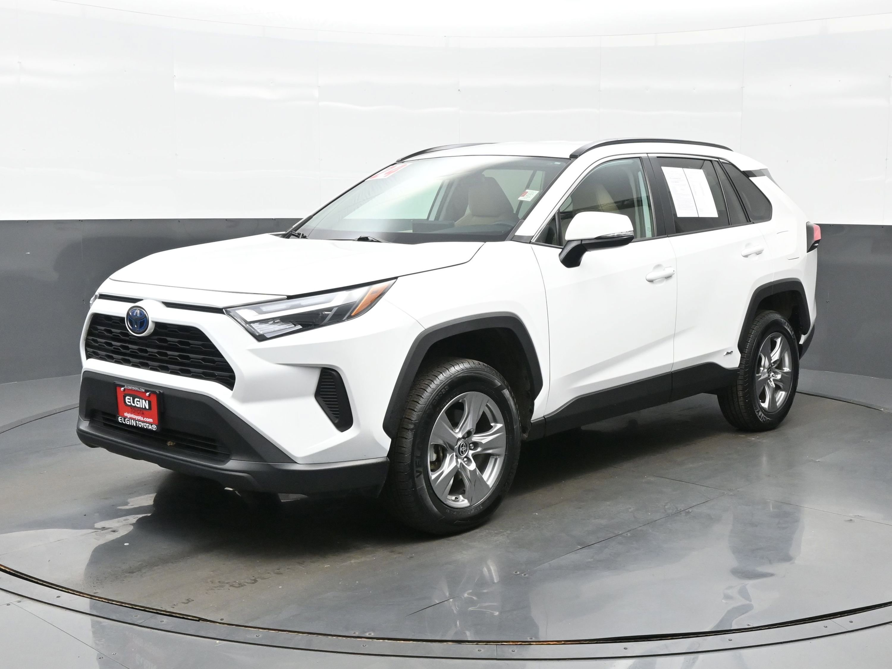 Used 2024 Toyota RAV4 LE AWD/4WD image 2