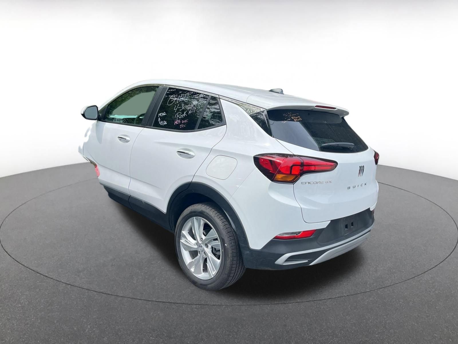 Used 2025 Buick Envista Preferred image 3