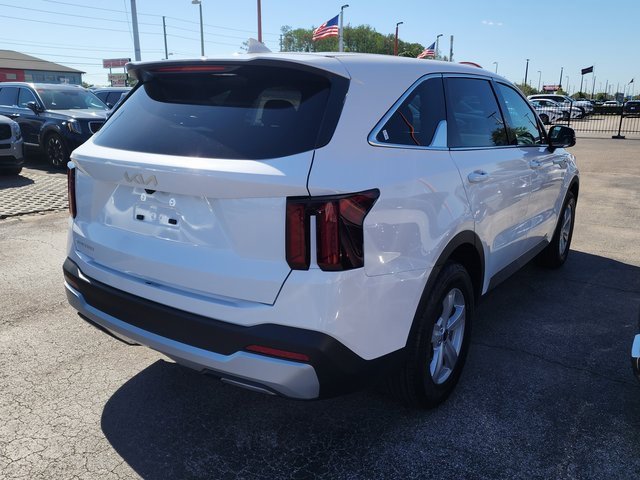 Used 2025 Kia Sorento LX image 6