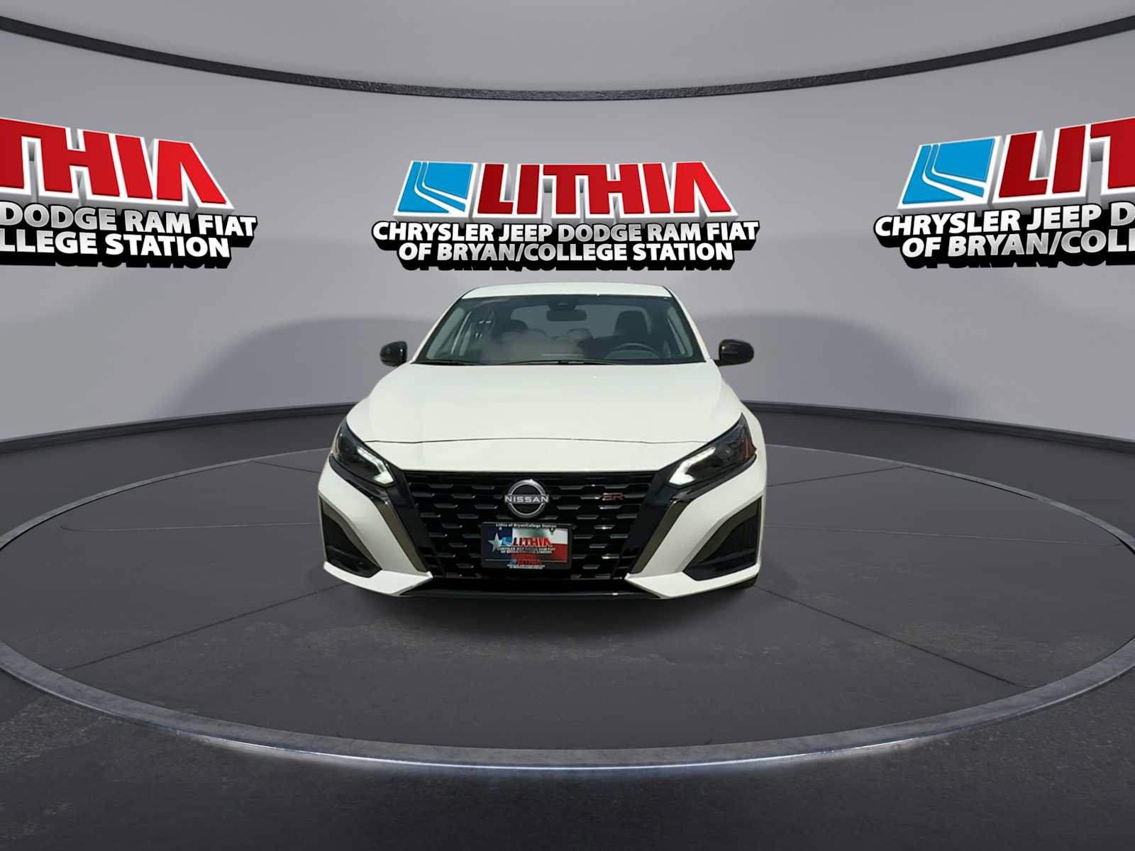 Used 2025 Nissan Altima 2.5 SR FWD image 3