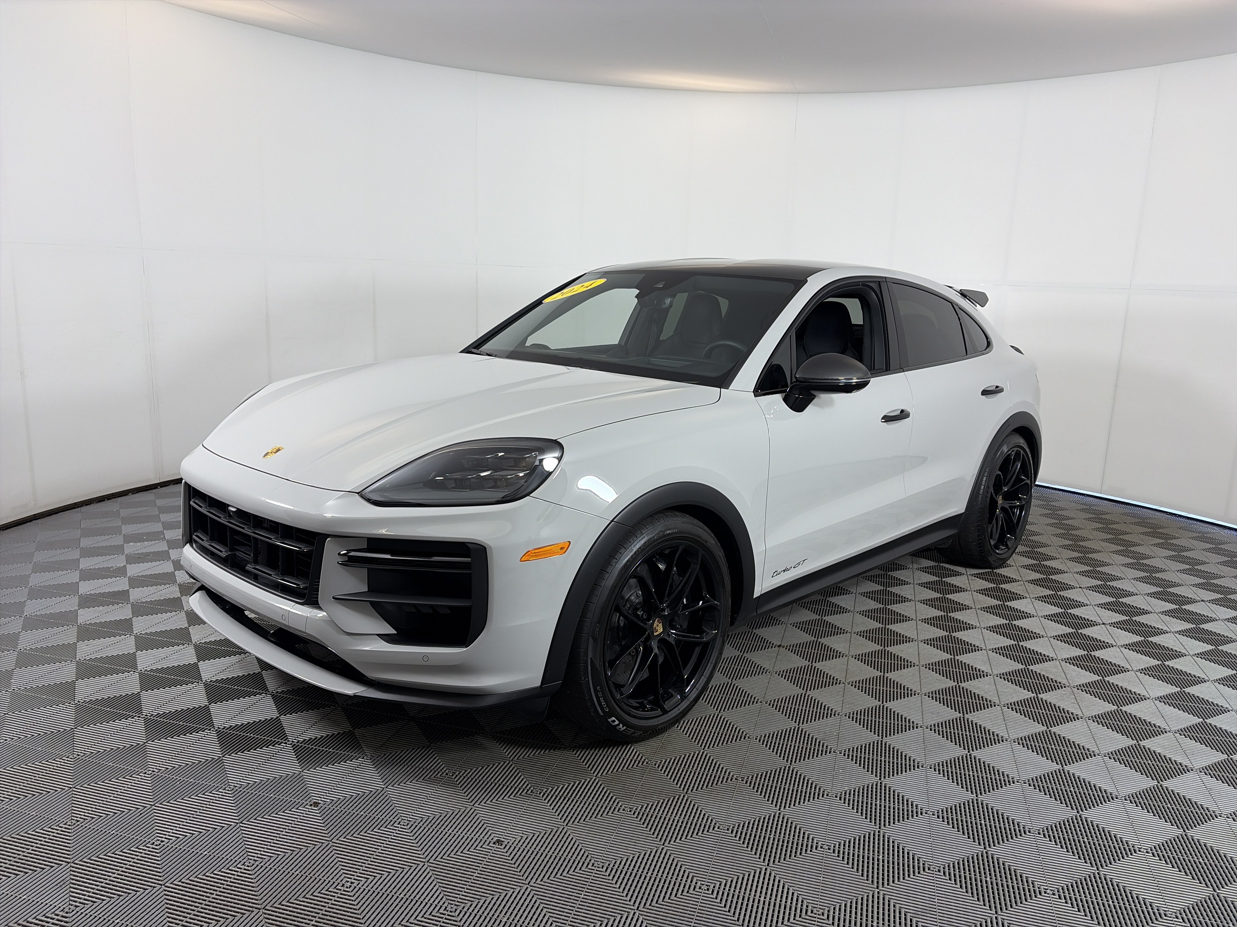 Used 2024 Porsche Cayenne Turbo GT AWD/4WD image 2