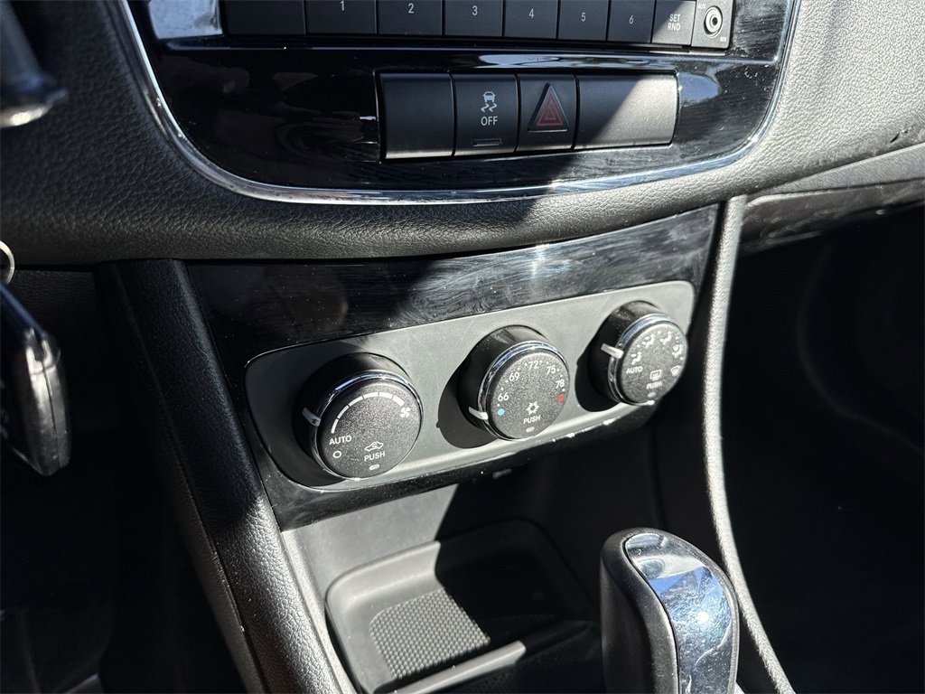 Used 2011 Chrysler 200 Touring image 50