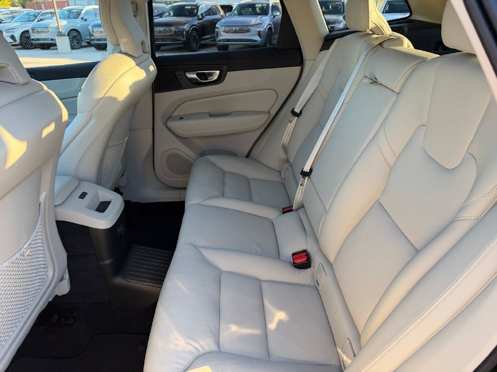 Certified 2024 Volvo XC60 T8 Plus w/ Climate Package AWD/4WD image 9