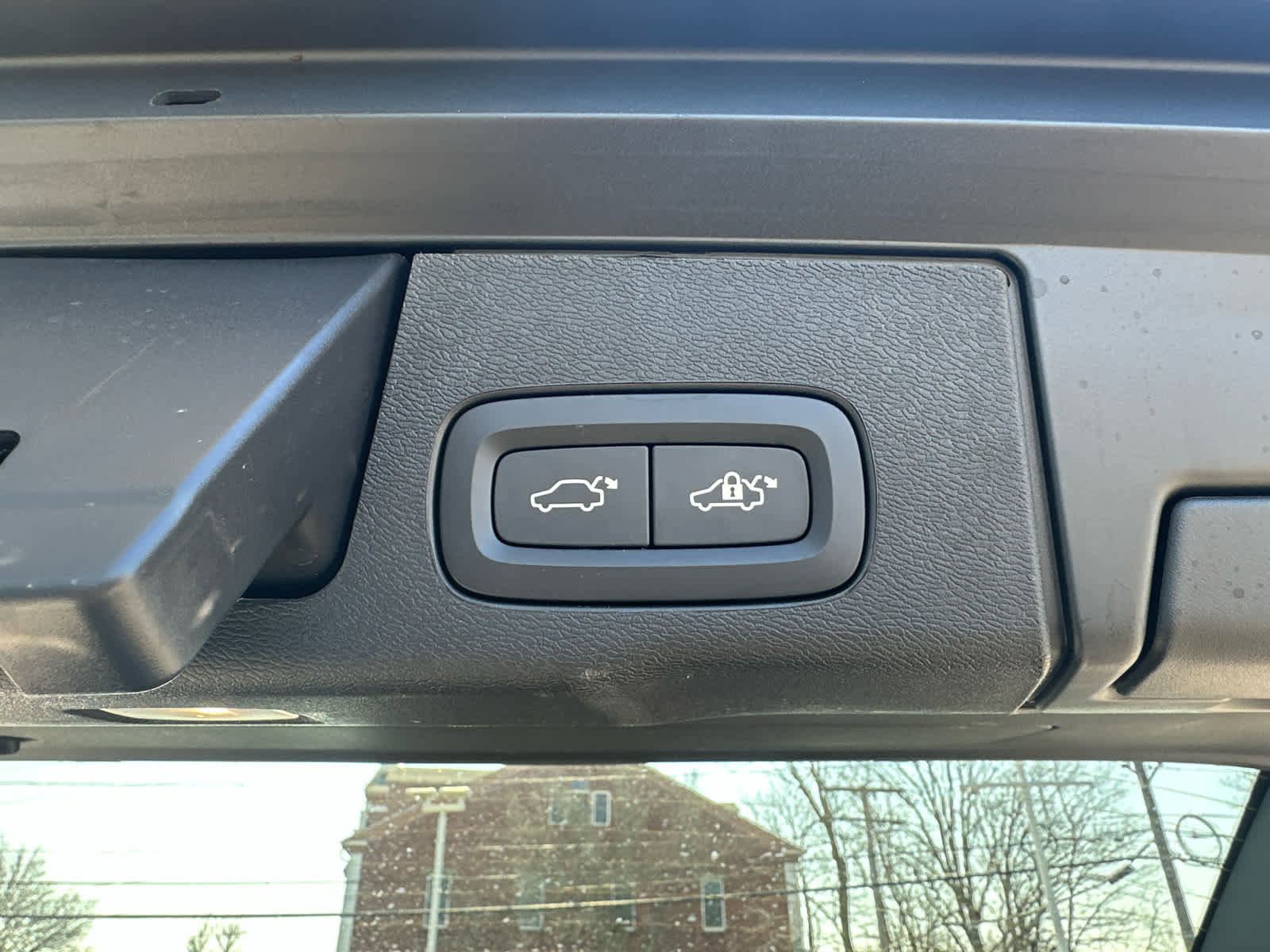 Used 2025 Volvo XC60 B5 Plus image 13