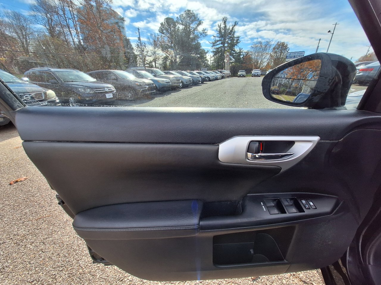 Used 2011 Lexus CT 200h Premium w/ Premium Audio Pkg image 17