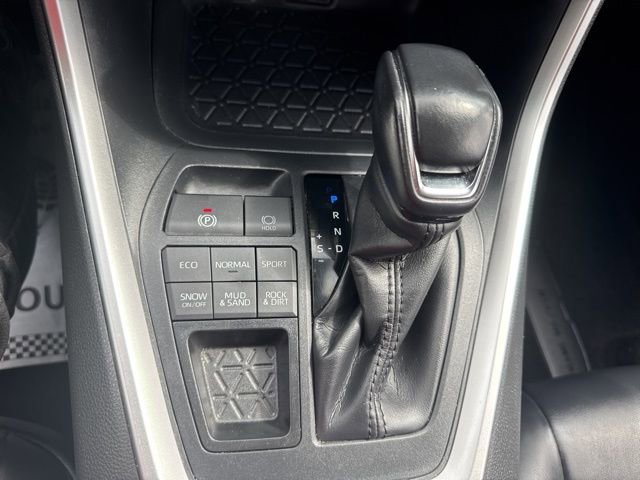 Used 2020 Toyota RAV4 XLE Premium image 18