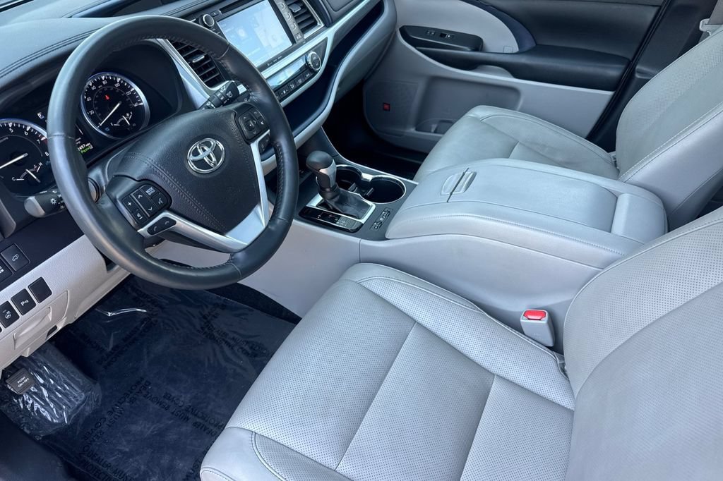 Used 2019 Toyota Highlander Limited Platinum AWD/4WD image 9